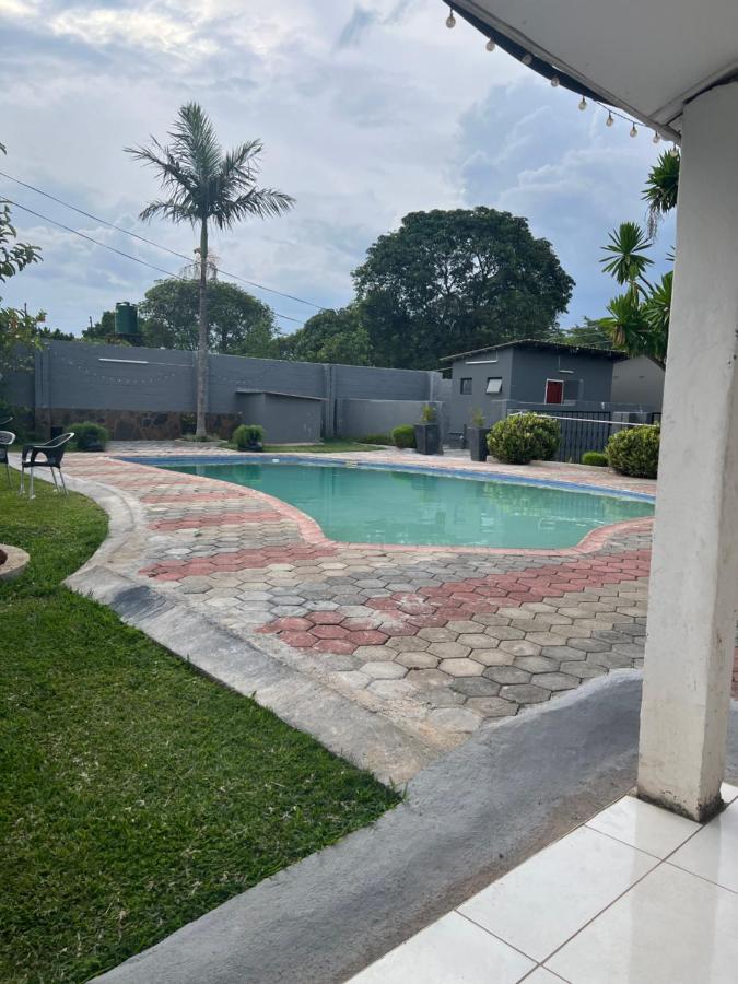 Mukala Lodge Lusaka Esterno foto
